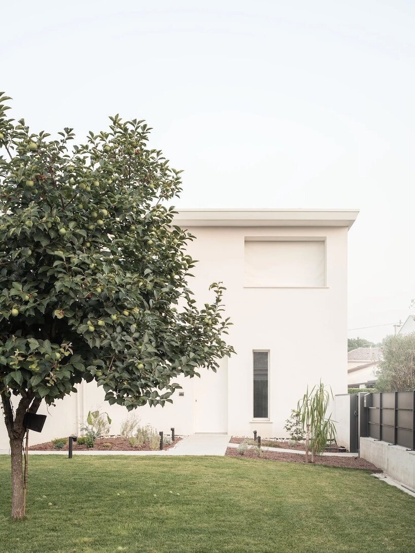 A Dança Harmoniosa do Espaço: Redescobrindo a Casa LB