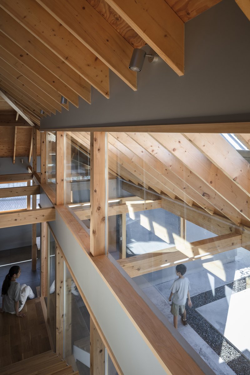 Folded Roof House / ISHIZAKI ARCHITECTS - Interior Photography, Stairs, Wood, Beam