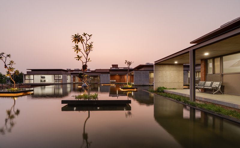 Centro de Cuidados Paliativos Bagchi Karunashraya / Mindspace - Imagem 15 de 36