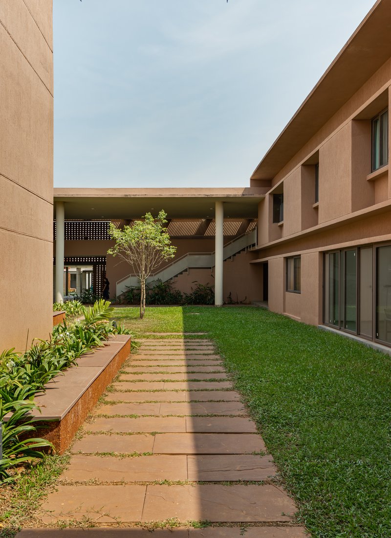 Centro de Cuidados Paliativos Bagchi Karunashraya / Mindspace - Fotografia de Exterior, Aido