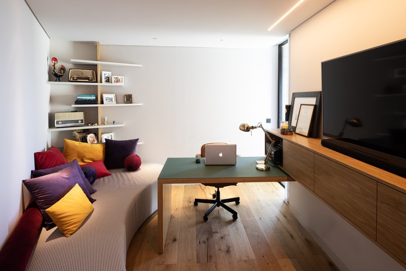 House_JA / éOp – arquitectura e design - Interior Photography, Shelving, Table, Wood, Lighting, Chair