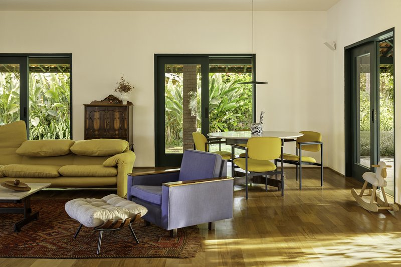 Pinheiro Farm / Equipe Lamas - Interior Photography, Living Room, Wood, Chair, Table, Lighting