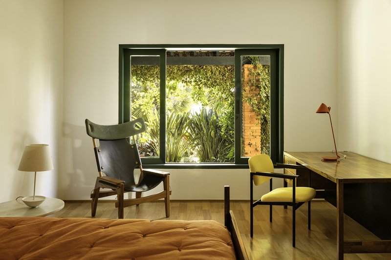 Pinheiro Farm / Equipe Lamas - Interior Photography, Living Room, Wood, Lighting, Table, Chair