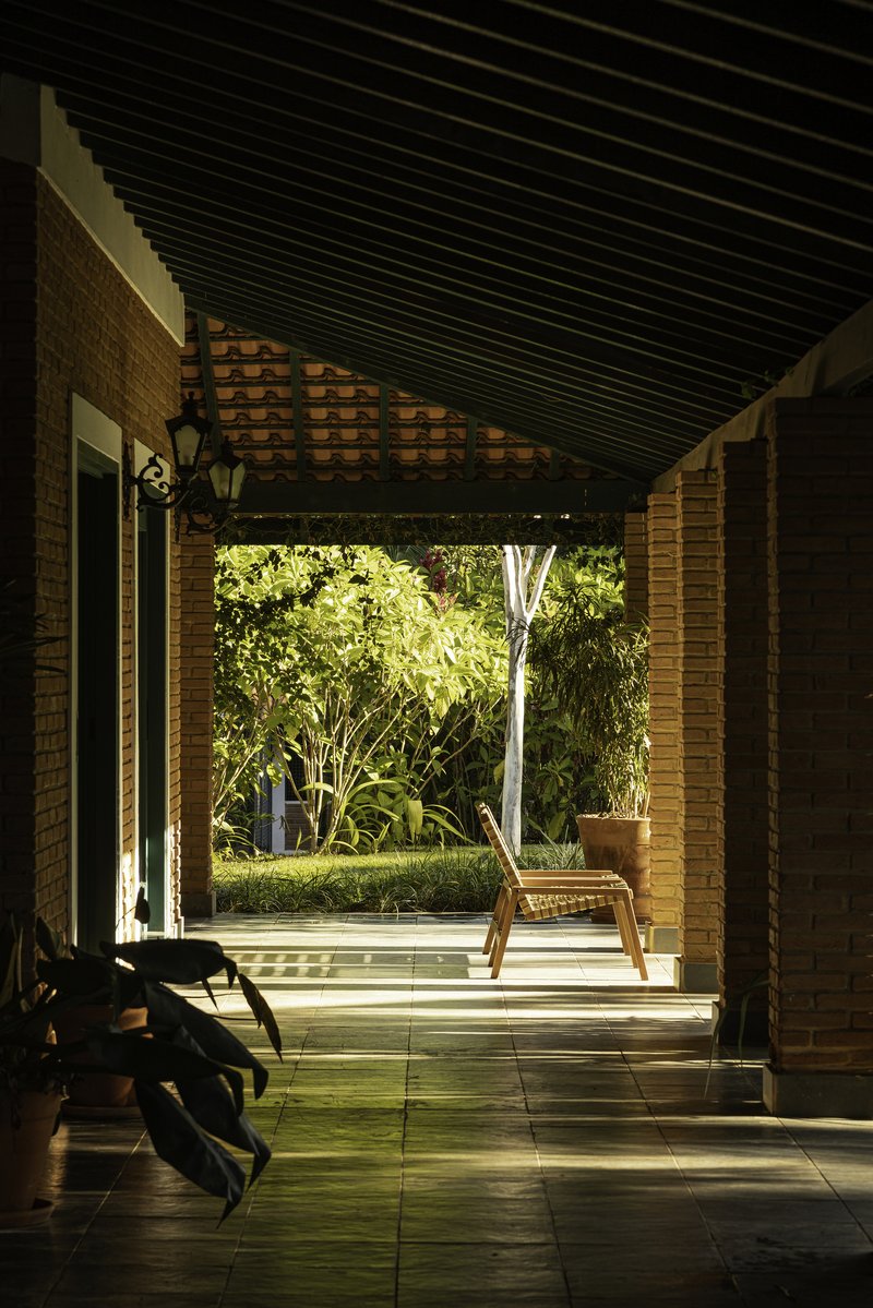 Pinheiro Farm / Equipe Lamas - Interior Photography, Wood, Brick, Chair, Patio