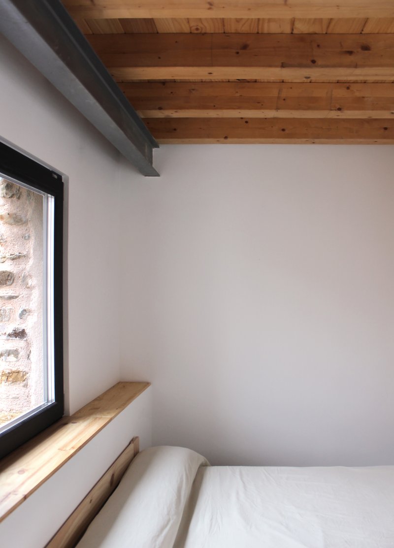 Emptied House – Seasonal Refuge in Soto de Sepúlveda, Segovia / estudio veintidós - Interior Photography, Wood, Bedroom, Beam