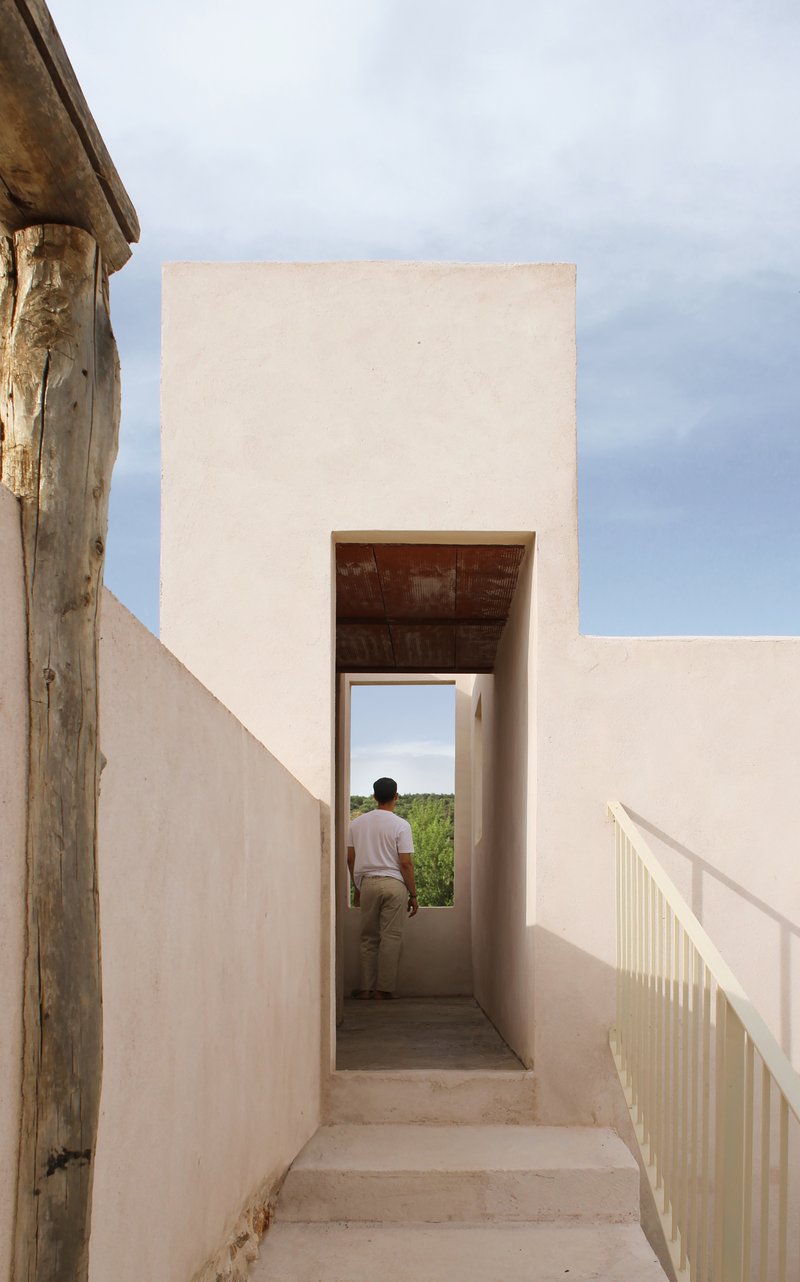 Emptied House – Seasonal Refuge in Soto de Sepúlveda, Segovia / estudio veintidós - Interior Photography, Stairs, Concrete